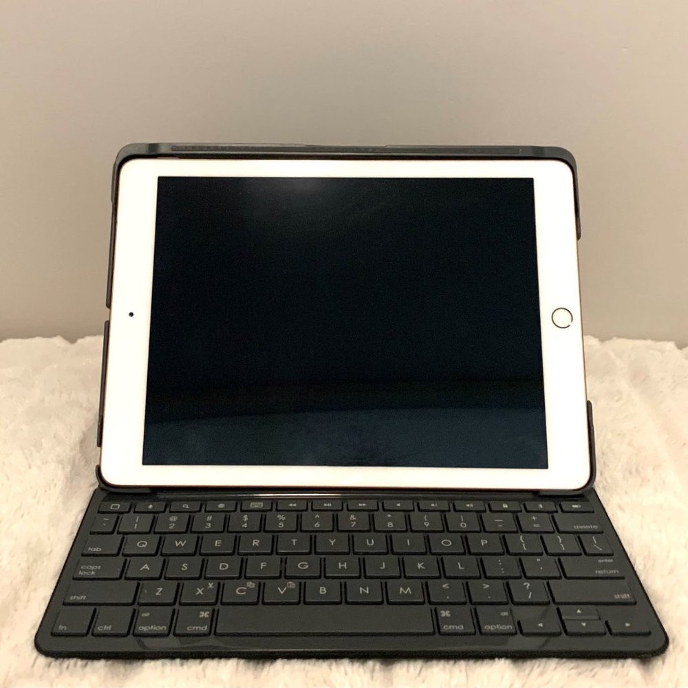 iPad WI-FI 32GB GOLD (Purchased in 2018)